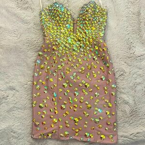 Mini- Dress - showstopper, stunning sweetheart neckline with deep- v.